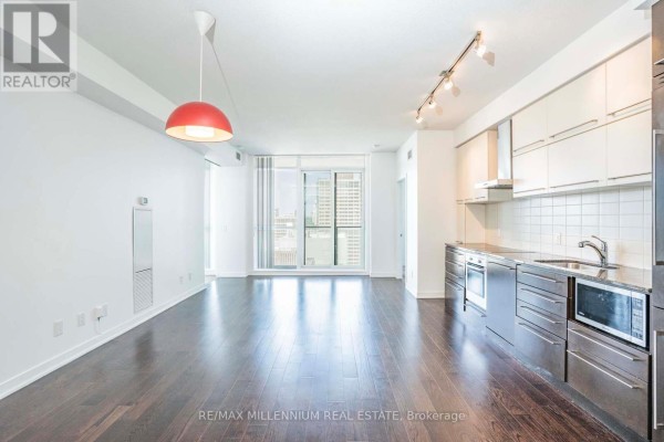 Kitchen - 2212 - 770 Bay Street, Toronto, ON M5G0A6 Photo 2