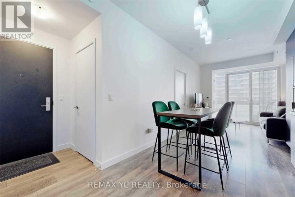 2212 - 8 Eglinton Avenue E, Toronto, ON, photo 2