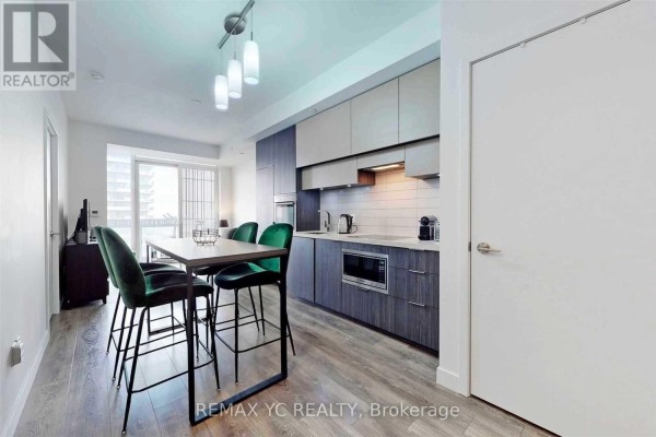 2212 - 8 Eglinton Avenue E, Toronto, ON, photo 3