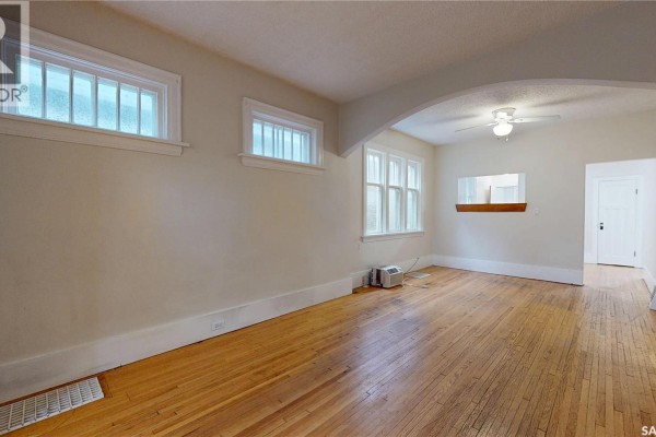 Dining room - 2212 Montreal Street, Regina, SK S4P1L6 Photo 2