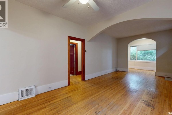 Foyer - 2212 Montreal Street, Regina, SK S4P1L6 Photo 4