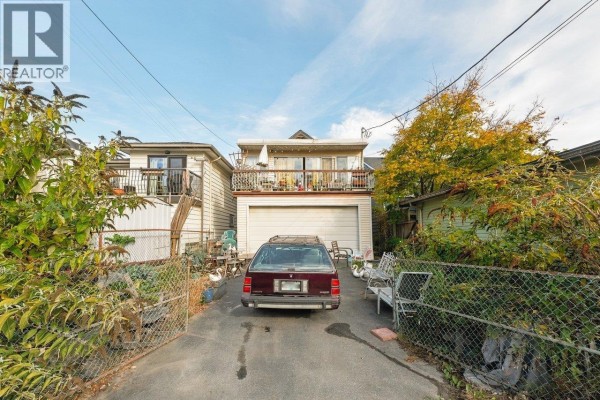 2214 E 4th Avenue, Vancouver, BC V5N1K8 Photo 2