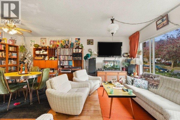2214 E 4th Avenue, Vancouver, BC V5N1K8 Photo 3