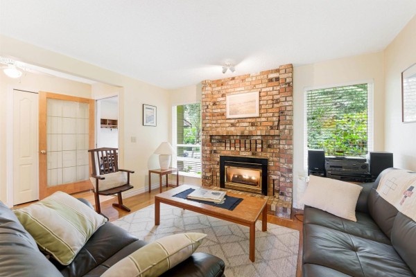 2215 153a Street, Surrey, BC V4A4R4 Photo 3
