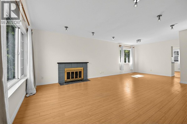 2216 E 41st Avenue, Vancouver, BC V5P1L6 Photo 2
