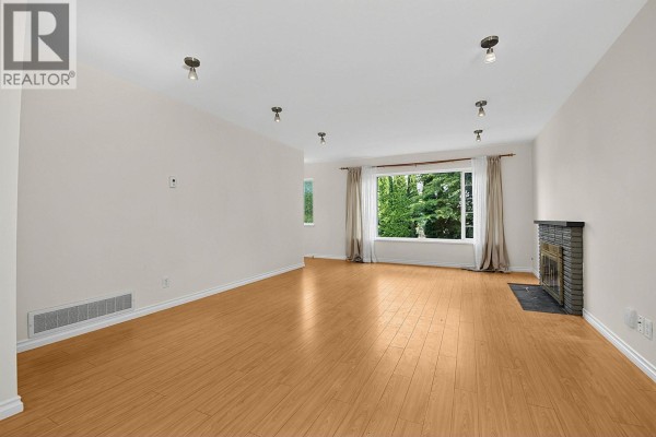 2216 E 41st Avenue, Vancouver, BC V5P1L6 Photo 5