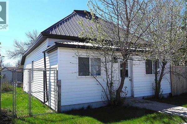 4pc Bathroom - 2217 20 Street, Nanton, AB T0L1R0 Photo 2