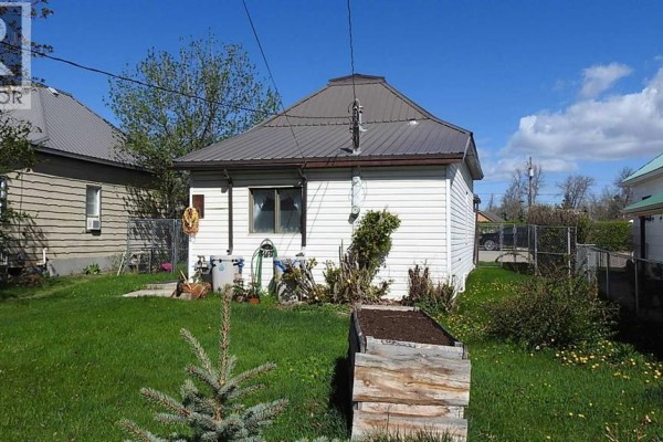 Living room - 2217 20 Street, Nanton, AB T0L1R0 Photo 3