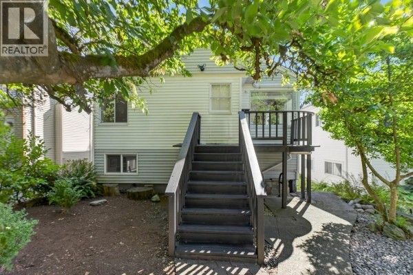 2218 E 11th Avenue, Vancouver, BC V5N1Z6 Photo 3