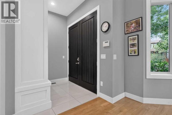 Living room - 2219 2 Avenue Nw, Calgary, AB T2N0H1 Photo 5