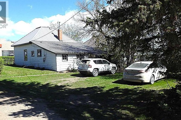 2219 20 Street, Nanton, AB T0L1R0 Photo 2