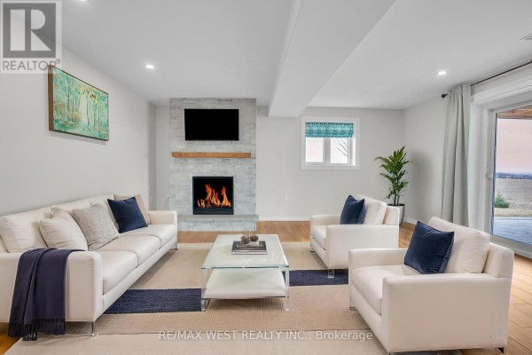 Living room - 2219 County Road 42, Clearview, ON L0M1S0 Photo 5