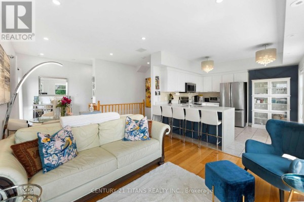 222 - 1837 Eglinton Avenue E, Toronto, ON M4A2Y4 Photo 4