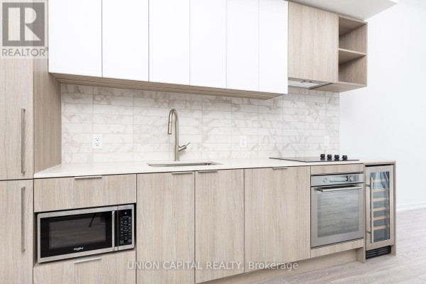 222 - 2020 Bathurst Street, Toronto, ON M5P0A6 Photo 5