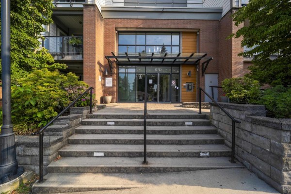 222 13733 107a Avenue, Surrey, BC V3T0B7 Photo 4