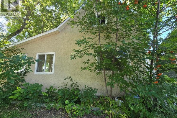 Kitchen - 222 1st Avenue W, Montmartre, SK S0G3M0 Photo 2