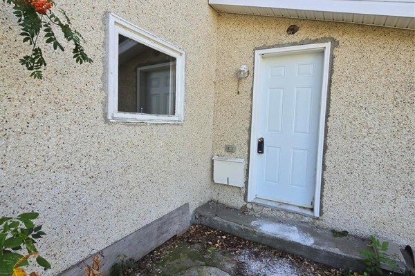 Living room - 222 1st Avenue W, Montmartre, SK S0G3M0 Photo 4