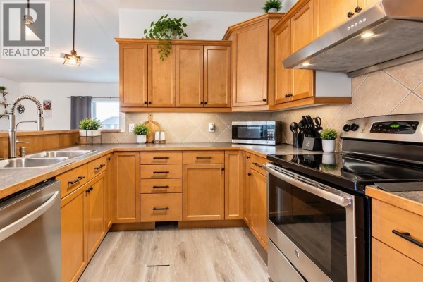 4pc Bathroom - 222 6a Street, Stirling, AB T0K2E0 Photo 5