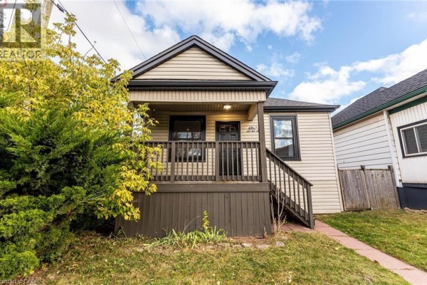 222 Kensington Avenue N, Hamilton, ON, photo 2