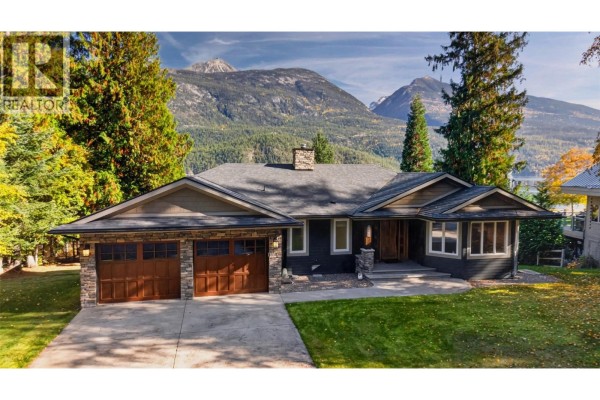 3pc Ensuite bath - 222 Nichols Drive, Kaslo, BC V0G1M0 Photo 2