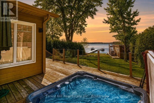 Family room - 222 Plantt's Point Road, Grey Highlands, ON N0C1E0 Photo 5