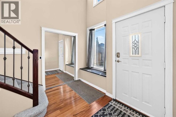 Living room - 222 Royal Crest Place Nw, Calgary, AB T3G4M9 Photo 4