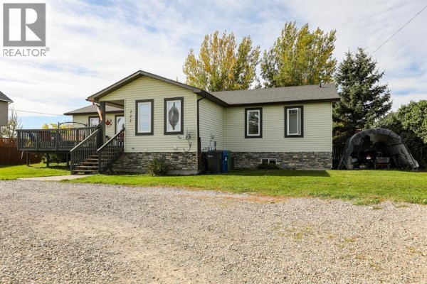 222 S 3 Street W, Magrath