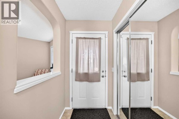 Dining room - 222 Saddlehorn Close Ne, Calgary, AB T3J5C5 Photo 4