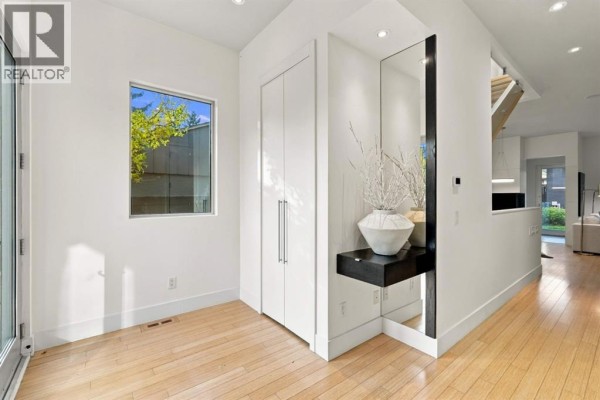 Office - 2220 32 Avenue Sw, Calgary, AB T2T1X1 Photo 4
