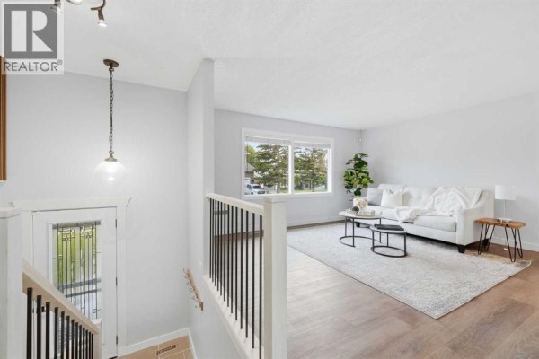 Bedroom - 2220 Paliswood Road Sw, Calgary, AB T2V4Y6 Photo 2