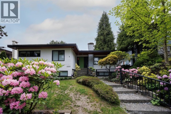 2220 W 32nd Avenue, Vancouver, BC V6L2B2 Photo 2