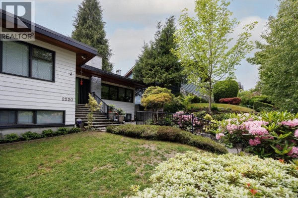2220 W 32nd Avenue, Vancouver, BC V6L2B2 Photo 3
