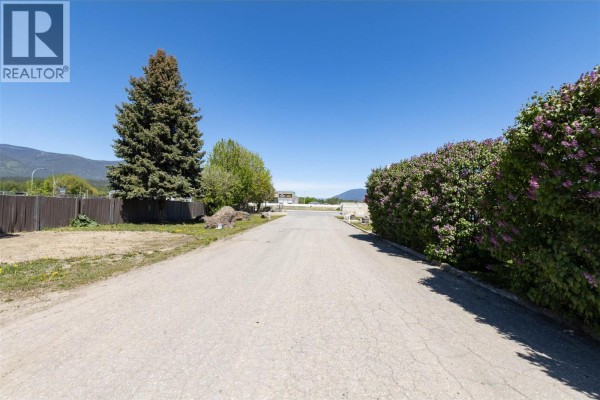 2220/2270 10 Avenue Sw, Salmon Arm, BC V1E0E1 Photo 5