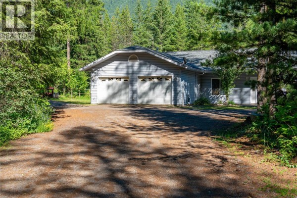 4pc Bathroom - 2222 Jenisa Road, Castlegar, BC V1N2L8 Photo 4
