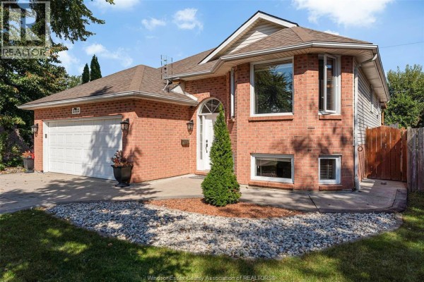 2222 Longfellow Avenue, Windsor