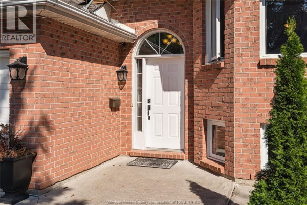 2222 Longfellow Avenue, Windsor, ON N9B3J8 Photo 2