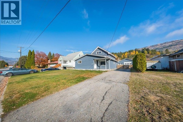 Mud room - 2223 Sixth Avenue, Trail, BC V1R3B9 Photo 5