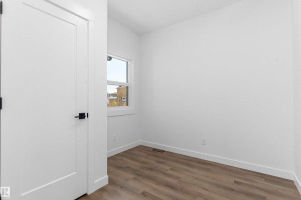 Primary Bedroom - 2224 5 Av Nw, Edmonton, AB T6X3L8 Photo 4