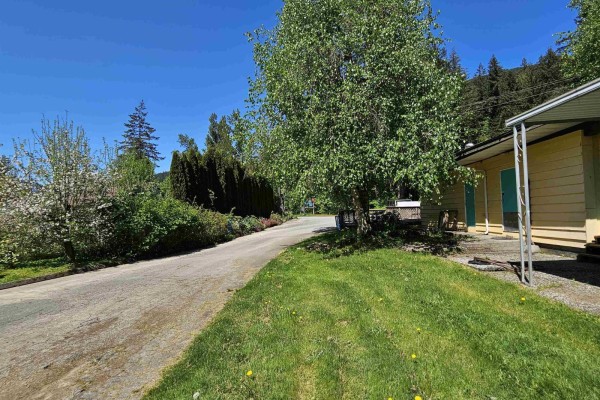 2226 Lougheed Highway, Mt Woodside, Agassiz, BC V0M1A1 Photo 4
