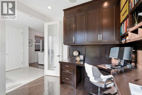 Foyer - 2227 26 Street Sw, Calgary, AB T3E2A4 Photo 3