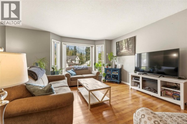 Bedroom - 2228 Linea Crescent, Lumby, BC V0E2G0 Photo 4