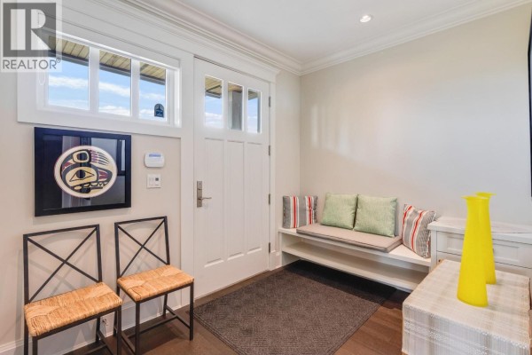 2228 Mahon Avenue, North Vancouver, BC V7M2T9 Photo 3