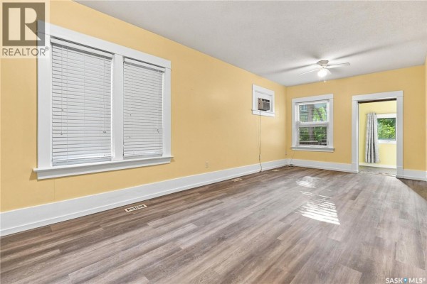 4pc Bathroom - 2229 Garnet Street, Regina, SK S4T3A1 Photo 5