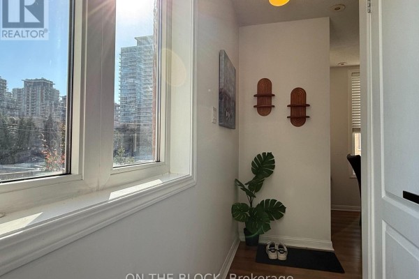 Bedroom - 223 - 28 Douro Street, Toronto, ON M6K3M4 Photo 4
