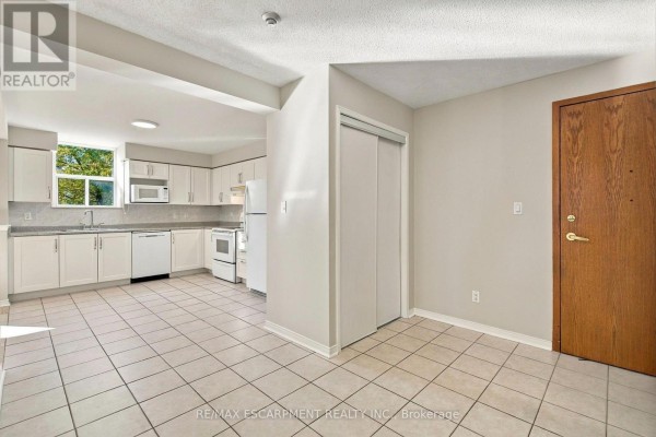 Living room - 223 - 7373 Martingrove Road, Vaughan, ON L4L9K1 Photo 3