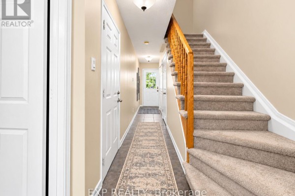 Living room - 223 - 90 Edenvale Drive, Ottawa, ON K2K3N8 Photo 5