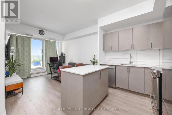 Kitchen - 223 - 9000 Jane Street, Vaughan, ON L4K0M6 Photo 3