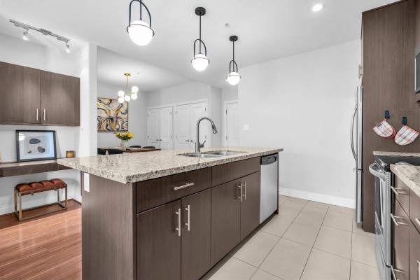 223 2970 King George Boulevard, Surrey, BC V4P0E6 Photo 4