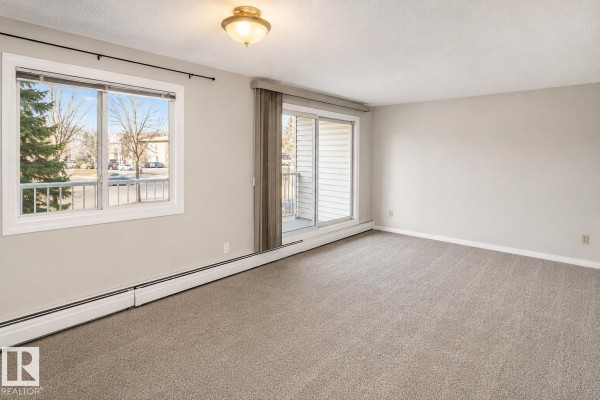 Kitchen - #223 5125 Riverbend Rd Nw, Edmonton, AB T6H5K5 Photo 3