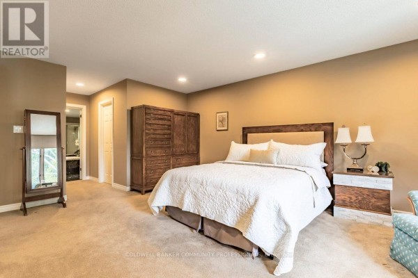 Bedroom 4 - 223 Briar Hill Crescent, Hamilton, ON L9G3M9 Photo 4